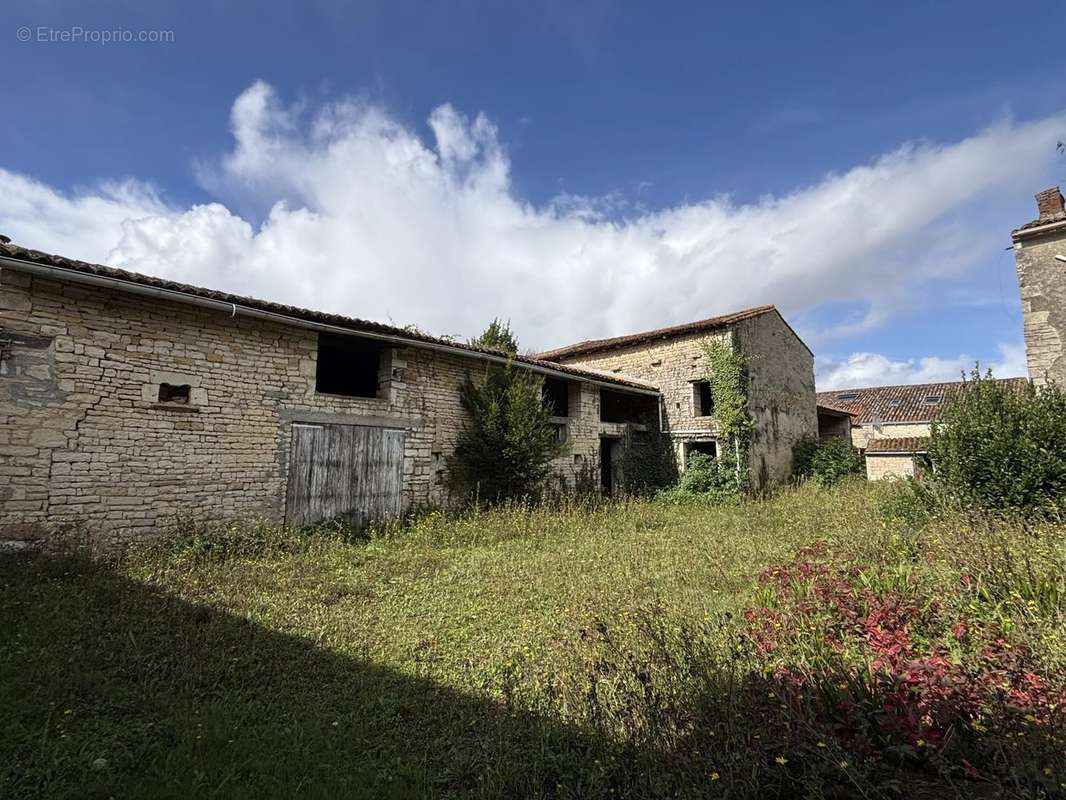 Maison à SOUVIGNE