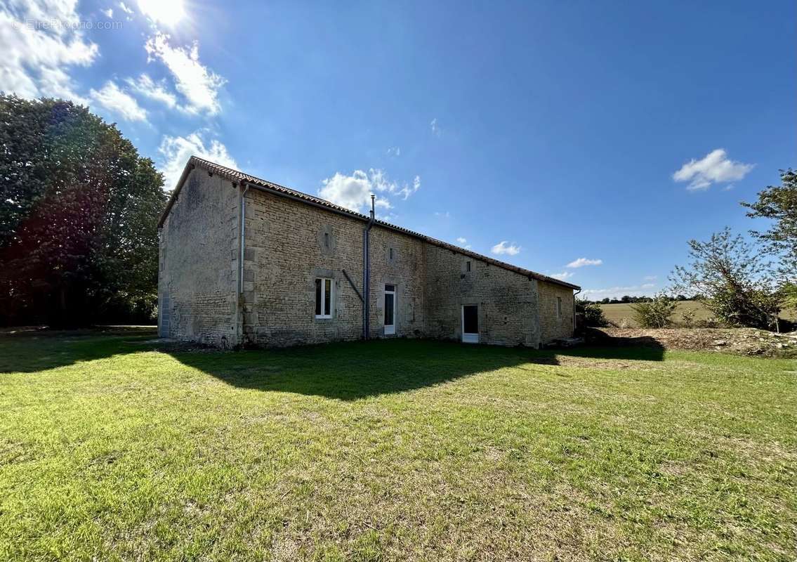 Maison à AUBIGNE