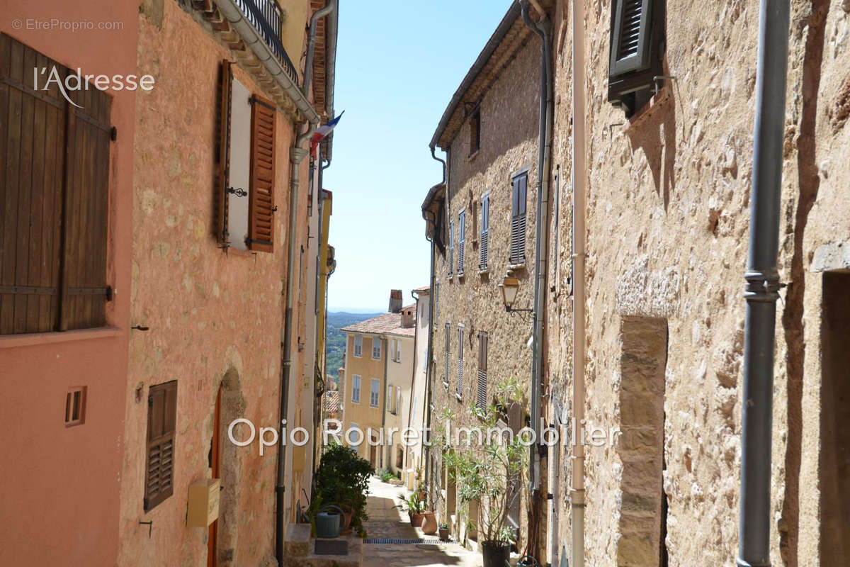 Maison à CHATEAUNEUF-GRASSE