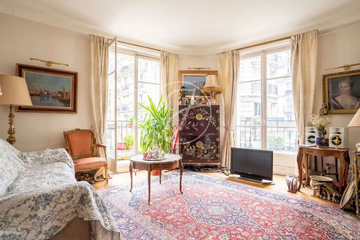 Appartement à PARIS-18E