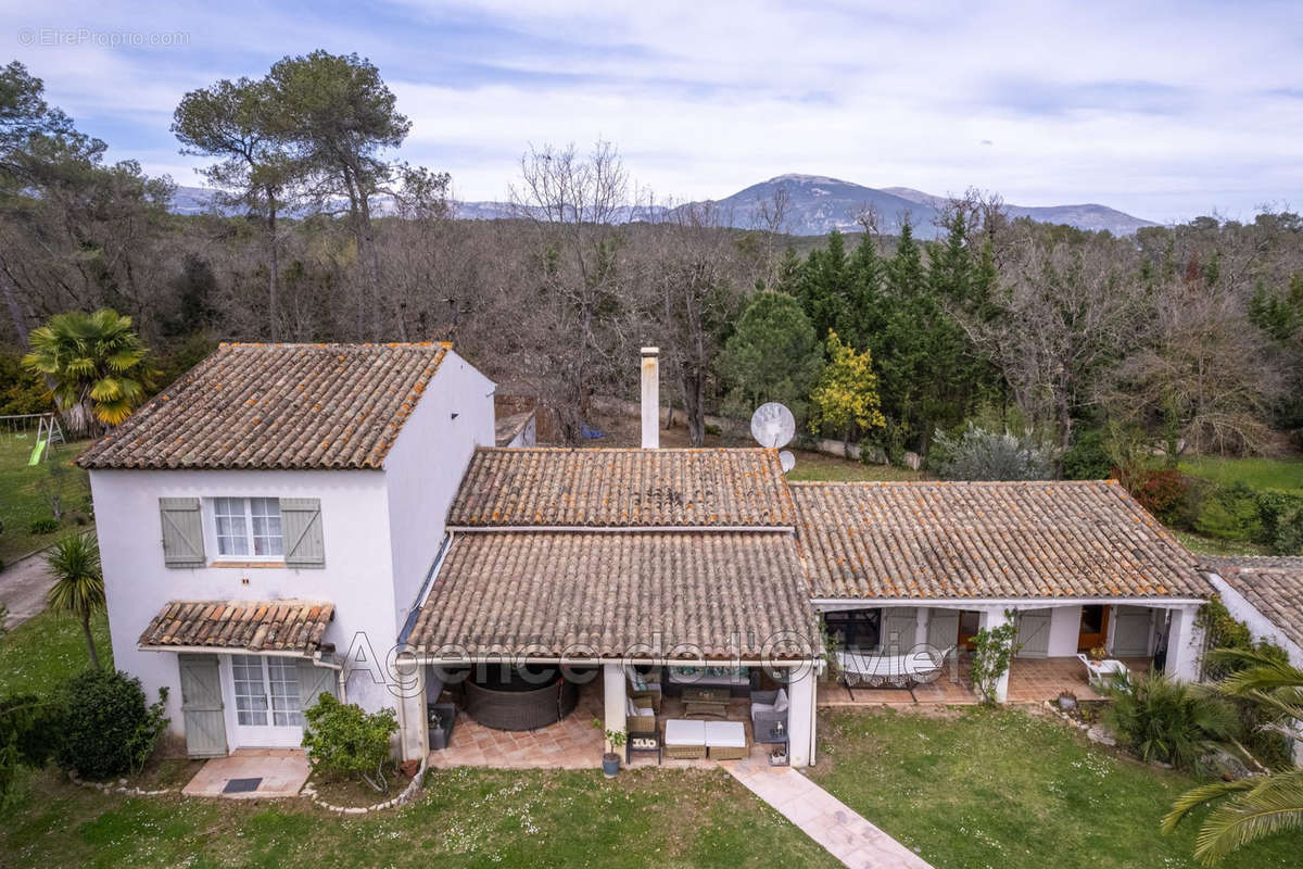 Maison à VALBONNE