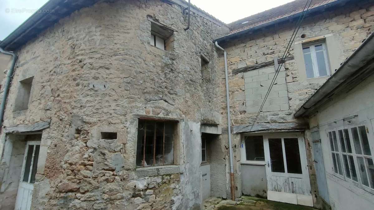 Maison à SAINT-BONNET-DE-JOUX