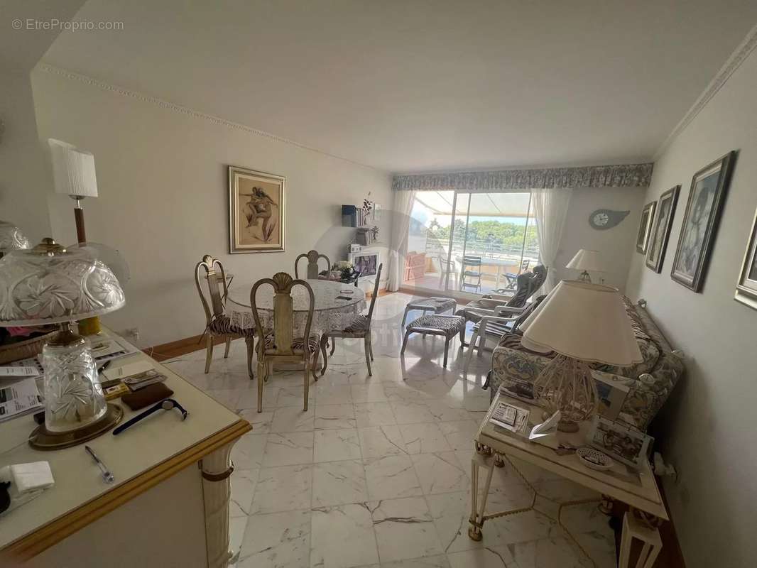 Appartement à ROQUEBRUNE-CAP-MARTIN