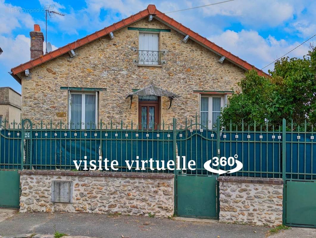 Maison à LA QUEUE-LES-YVELINES