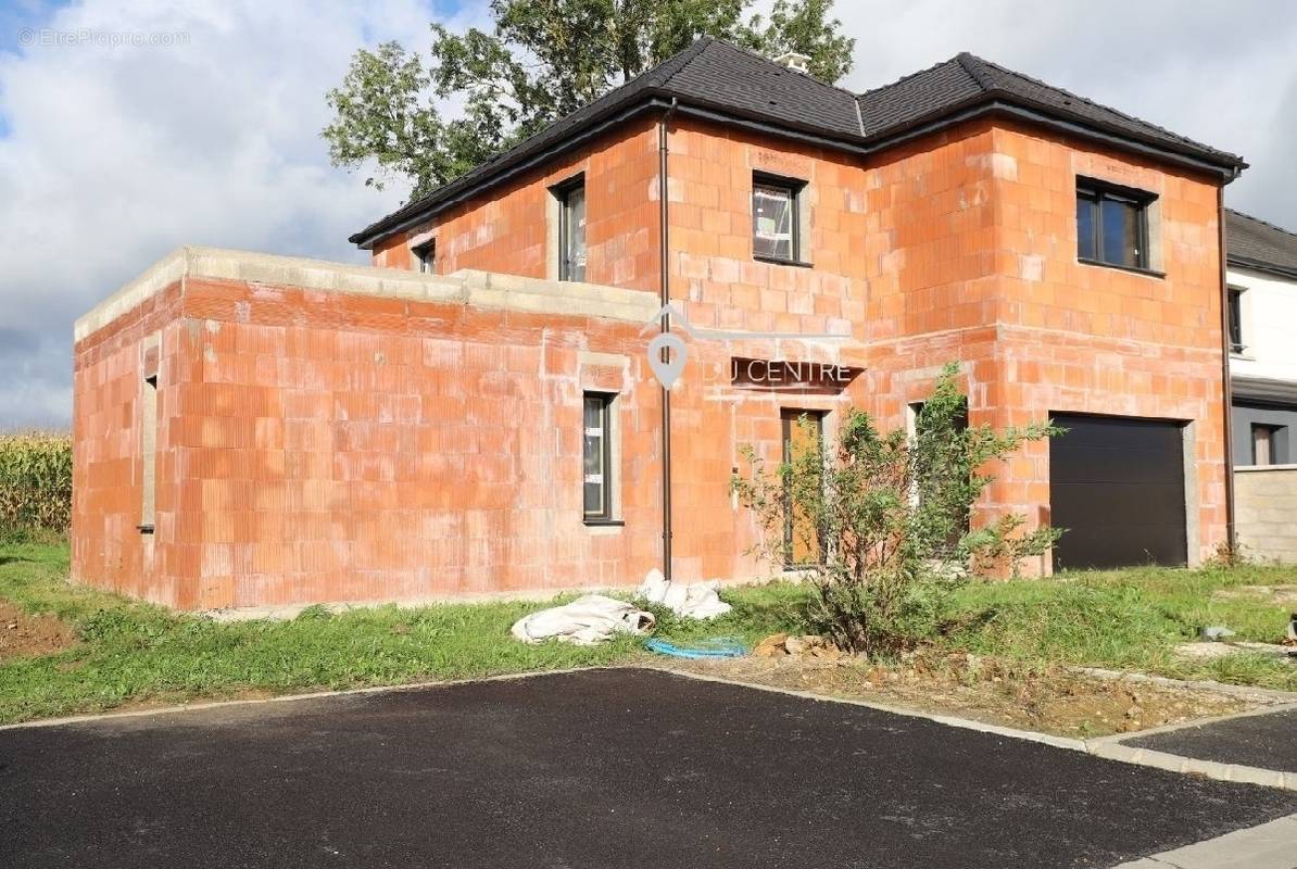 Maison à FONTENAY-TRESIGNY