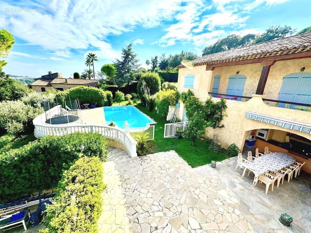 Appartement à MOUGINS