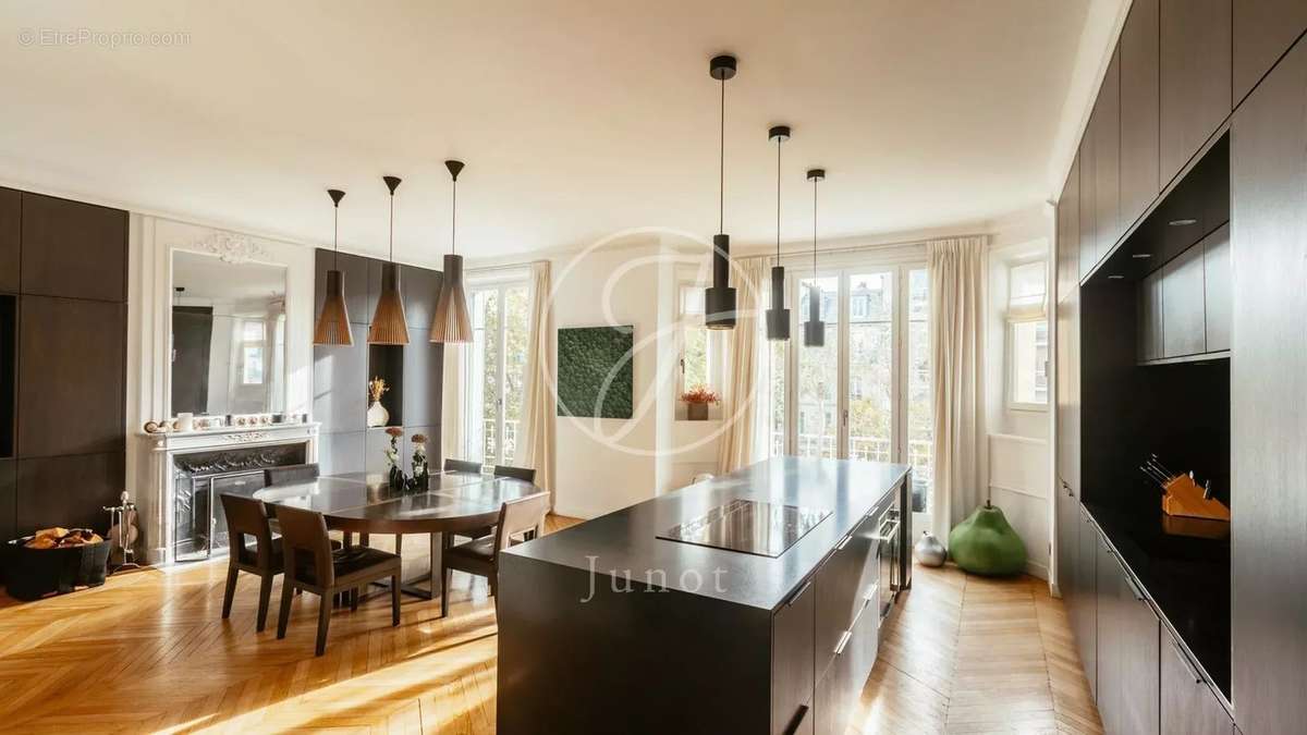 Appartement à PARIS-6E