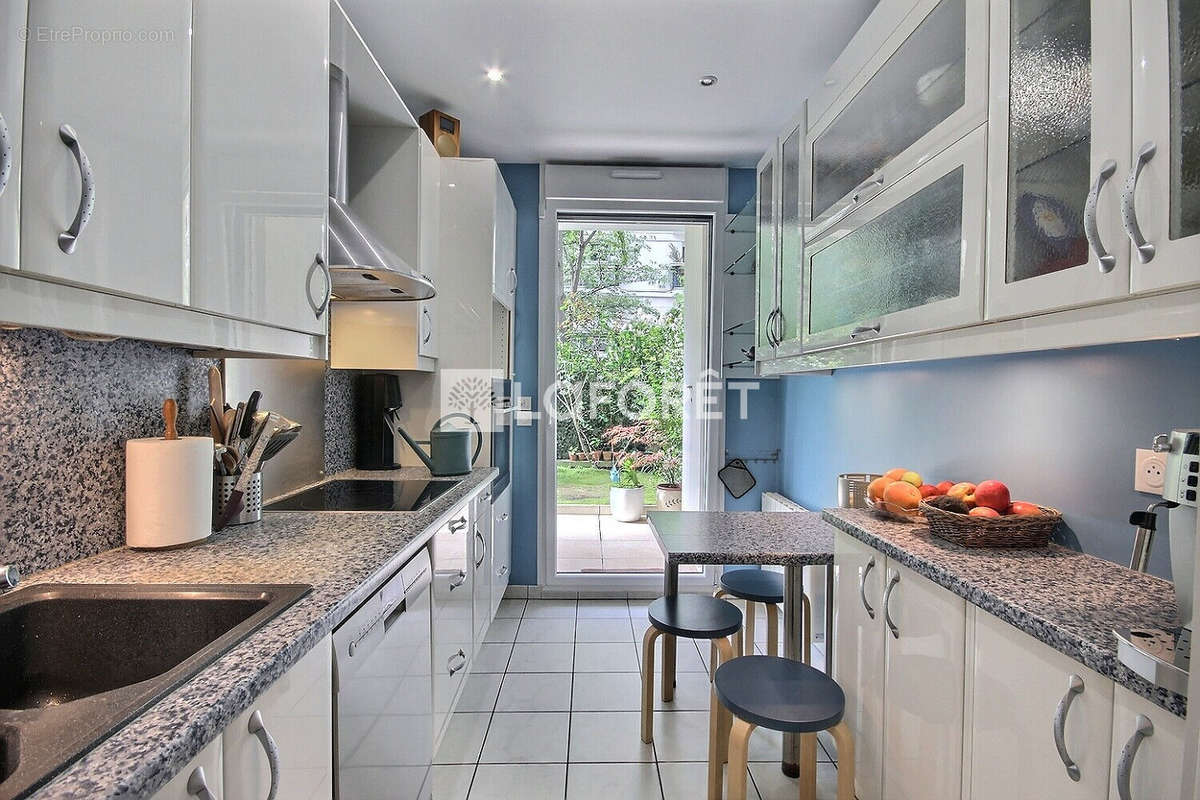 Appartement à COURBEVOIE