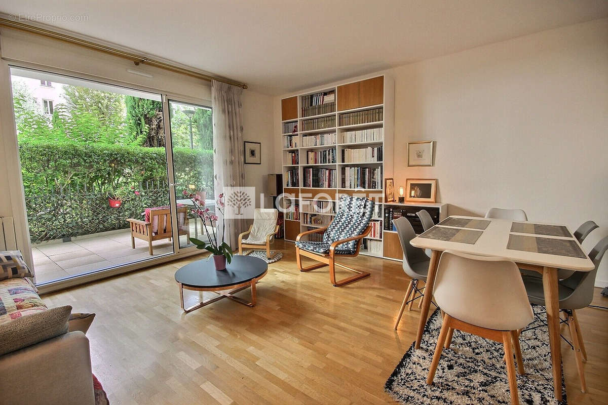 Appartement à COURBEVOIE