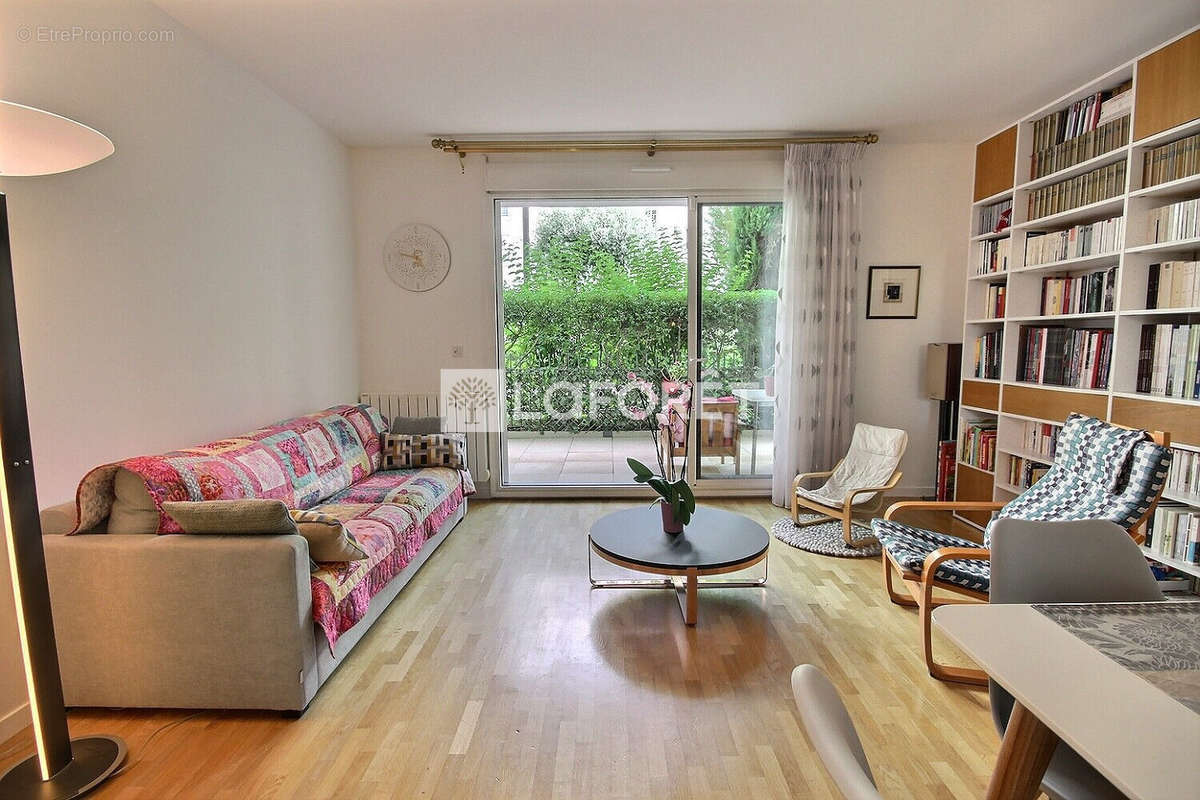 Appartement à COURBEVOIE