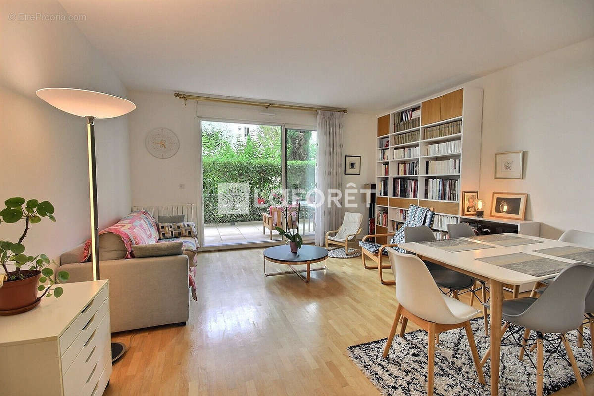 Appartement à COURBEVOIE