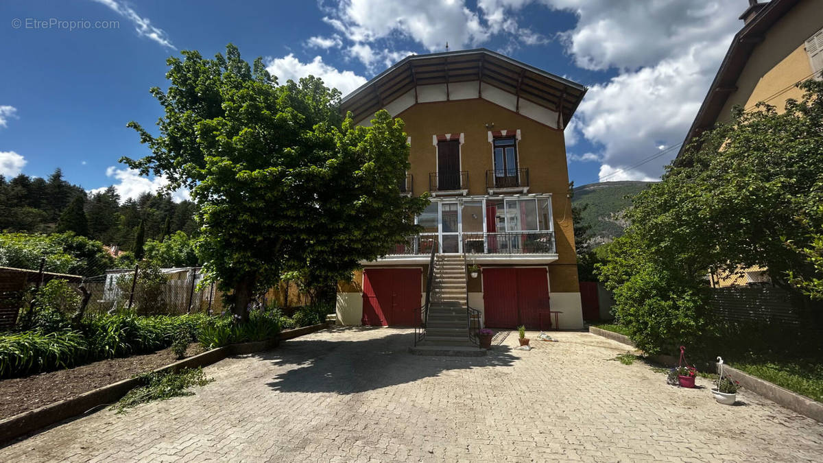 Maison à ASPRES-SUR-BUECH