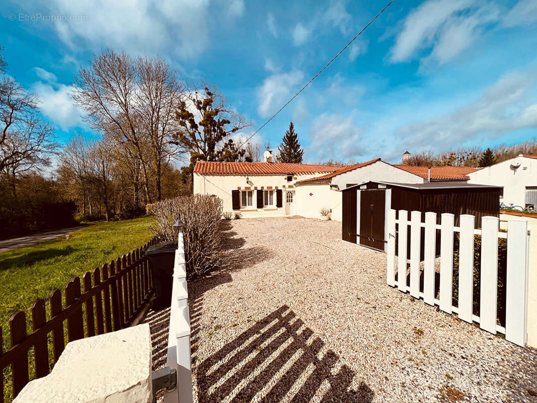 Maison à SAINT-ETIENNE-DU-BOIS