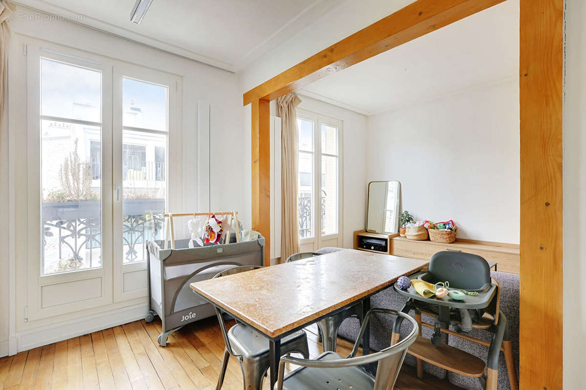 Appartement à PARIS-18E