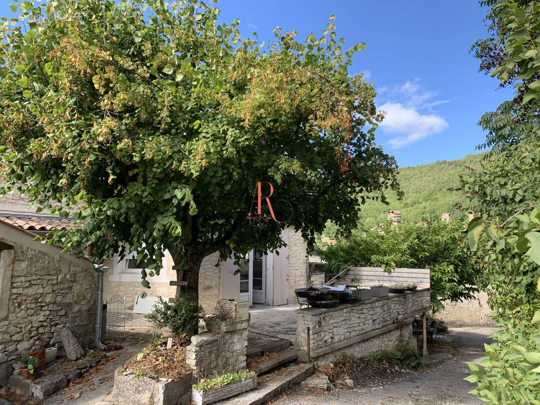 Maison à MONTJOUX