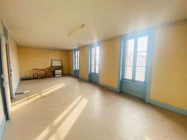 Appartement à SURY-LE-COMTAL