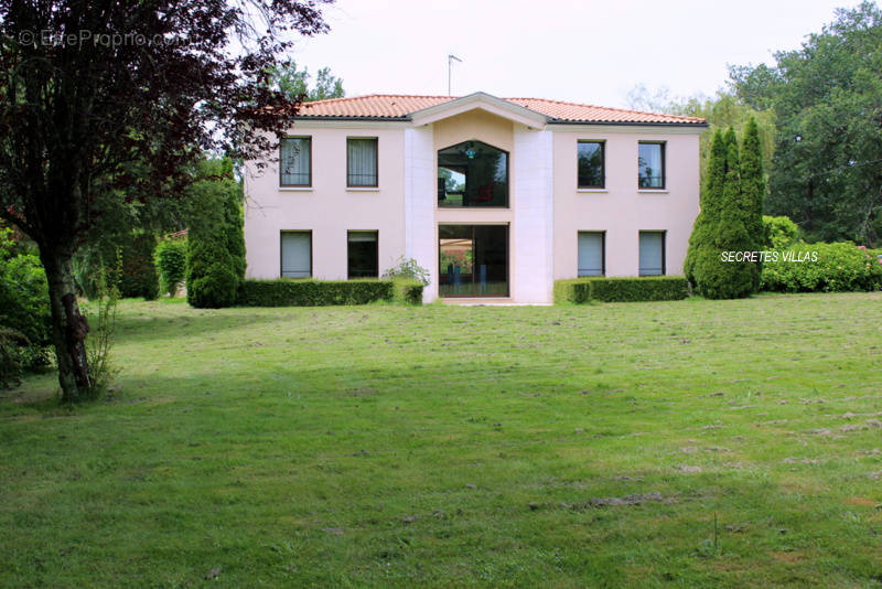 Maison à FARGUES-SAINT-HILAIRE