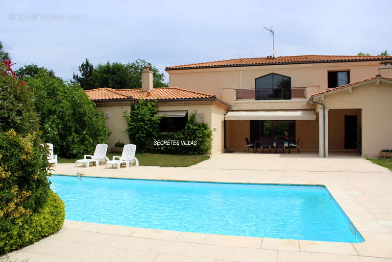 Maison à FARGUES-SAINT-HILAIRE