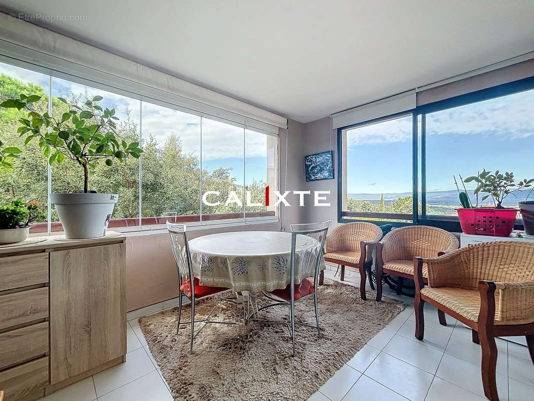 Appartement à ROQUEBRUNE-SUR-ARGENS