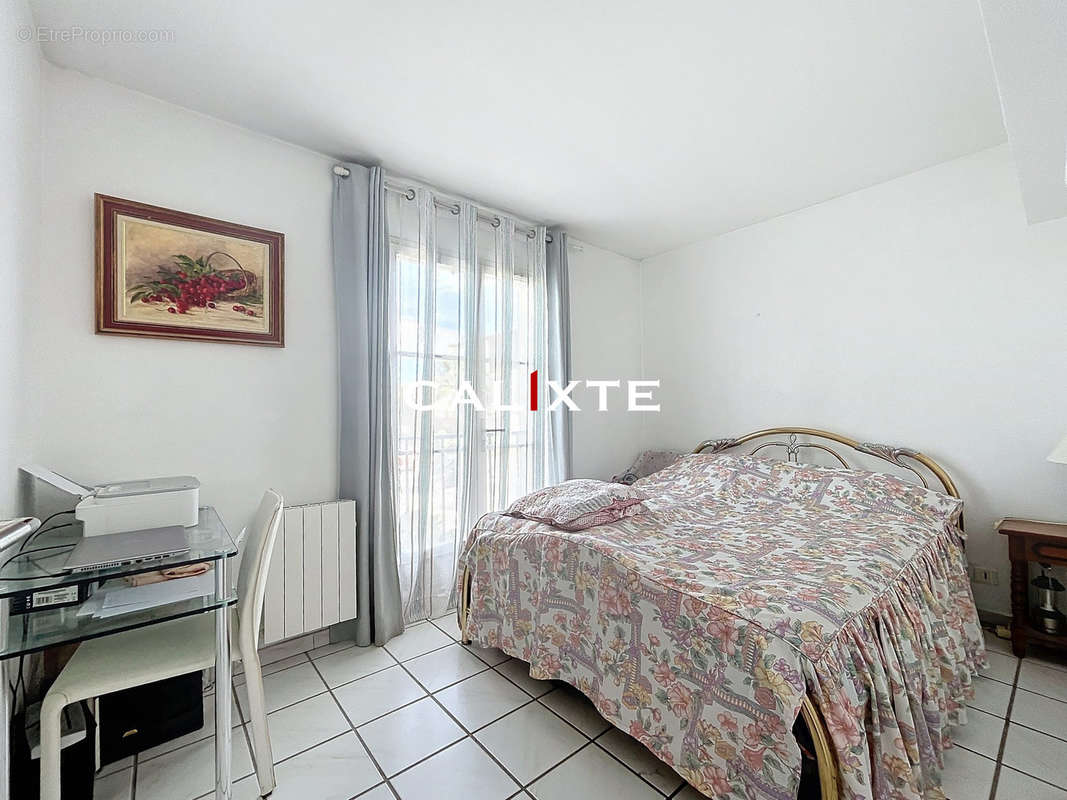 Appartement à ROQUEBRUNE-SUR-ARGENS