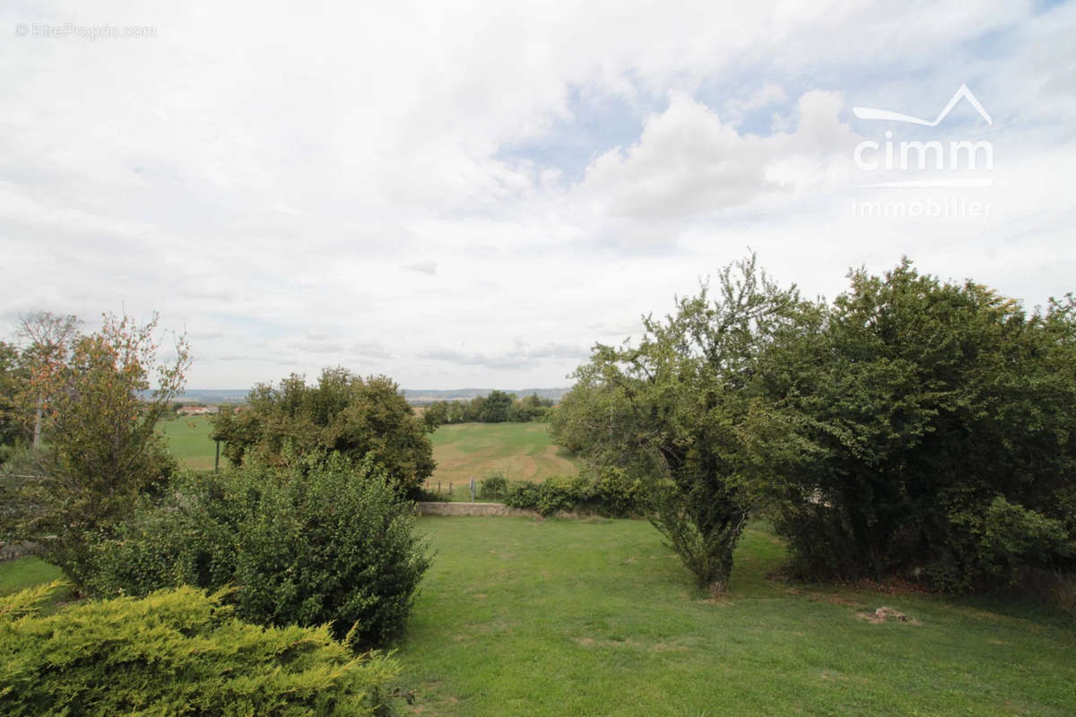 Terrain à SAINT-SIMEON-DE-BRESSIEUX