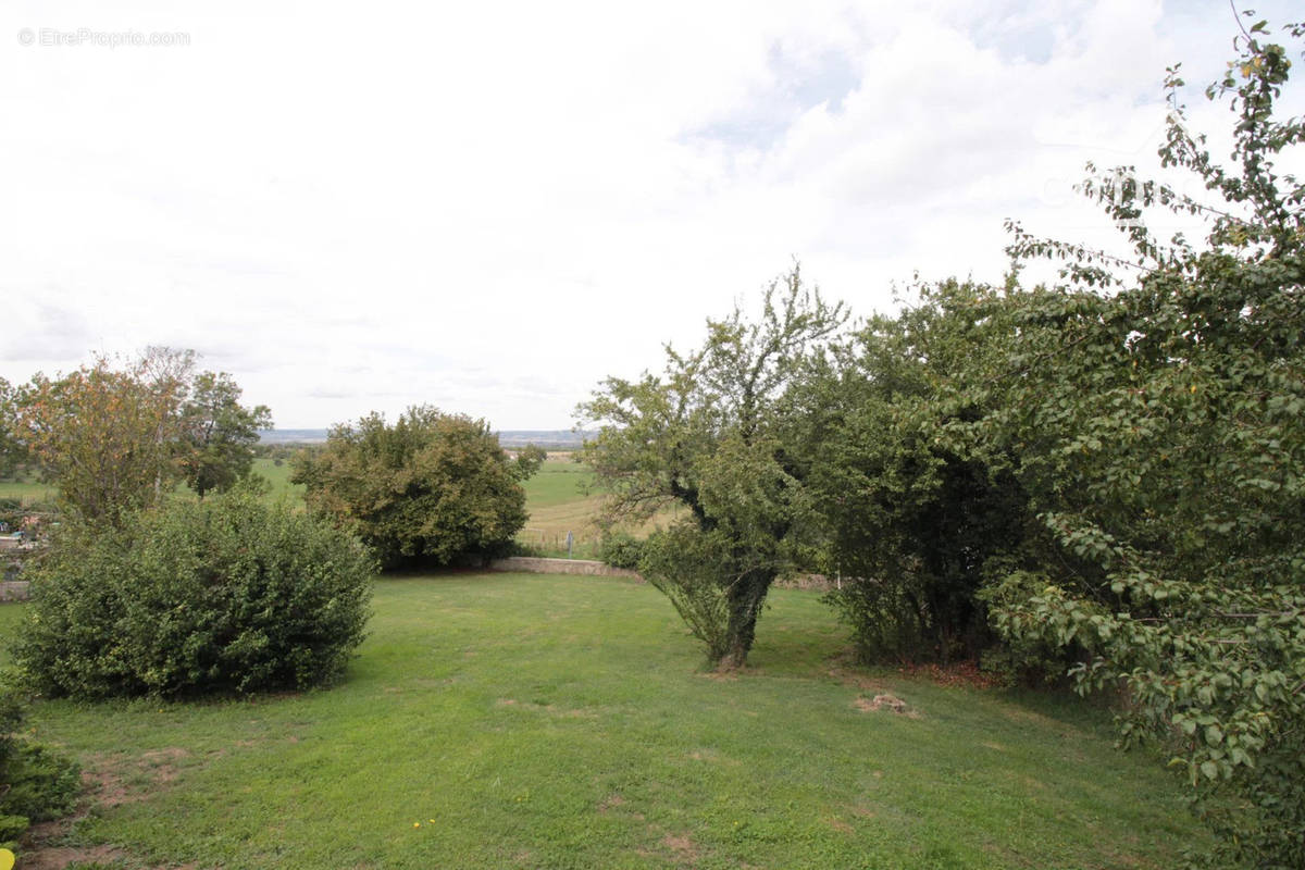 Terrain à SAINT-SIMEON-DE-BRESSIEUX