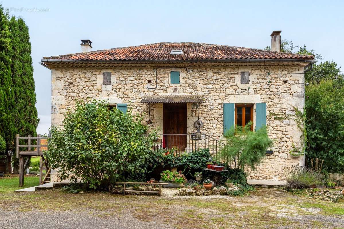 Maison à BEAUVILLE