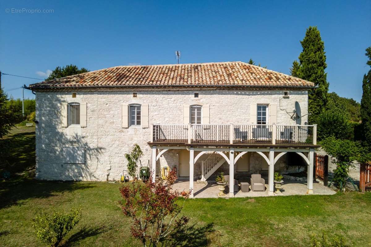 Maison à MONTAIGU-DE-QUERCY