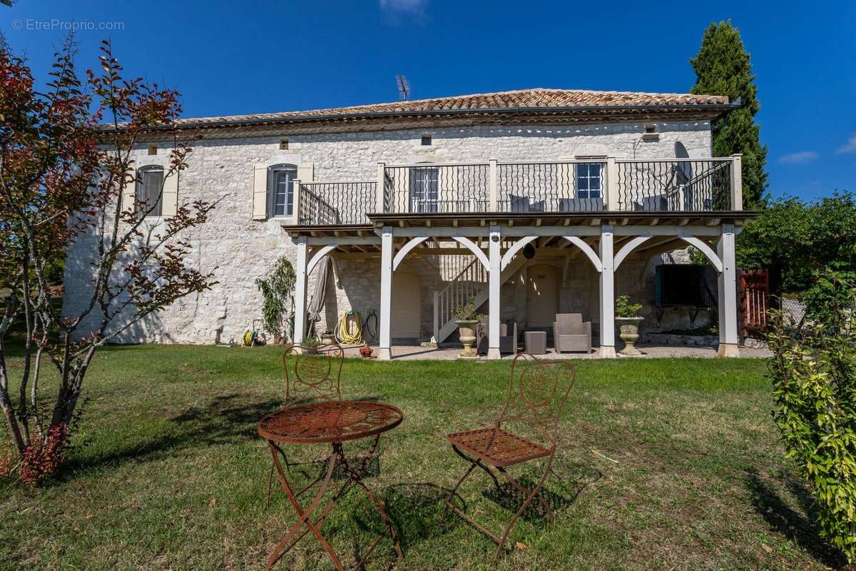 Maison à MONTAIGU-DE-QUERCY