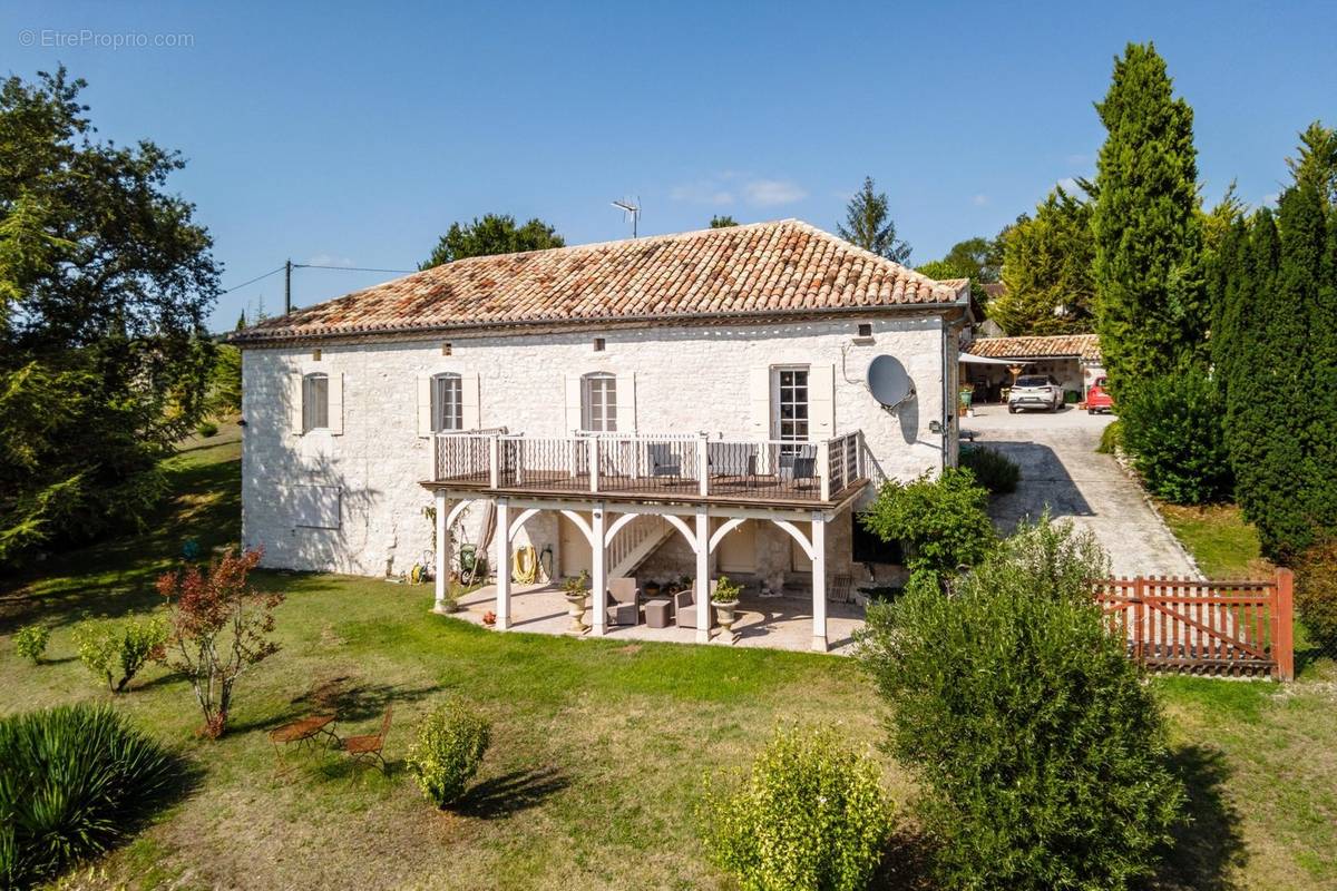 Maison à MONTAIGU-DE-QUERCY