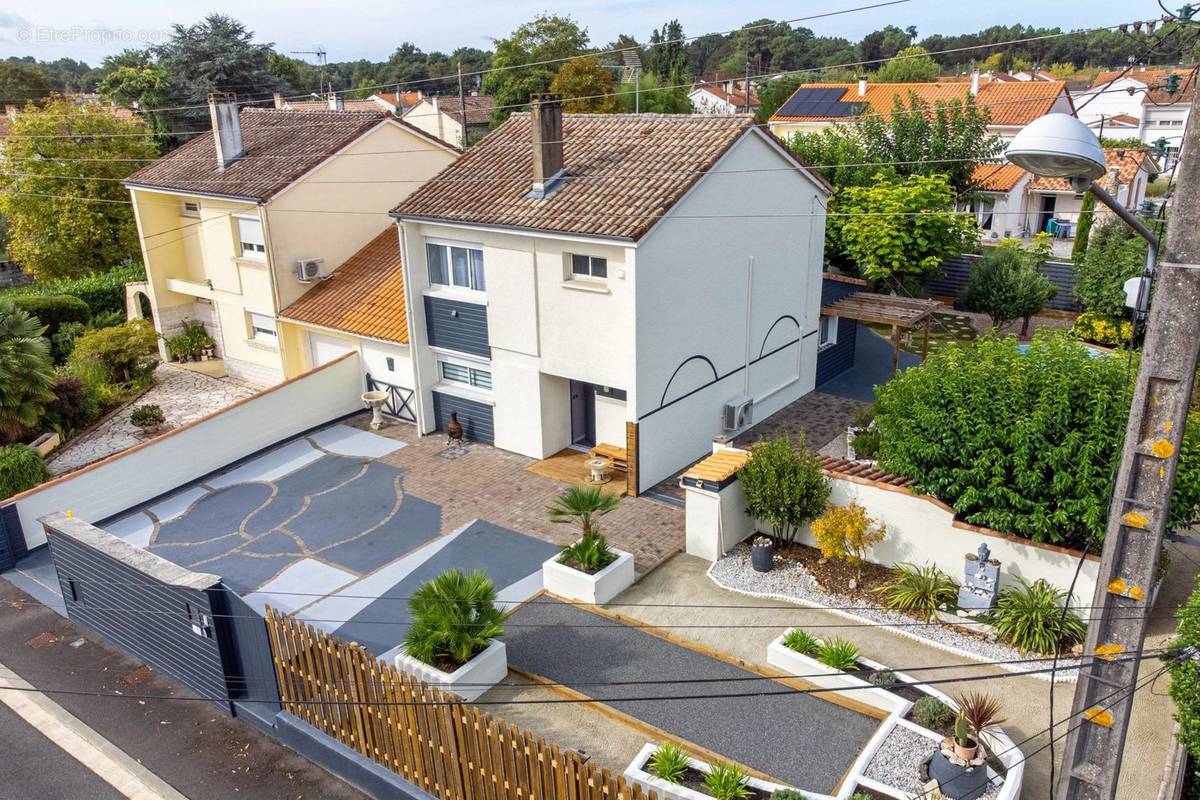 Maison à PESSAC