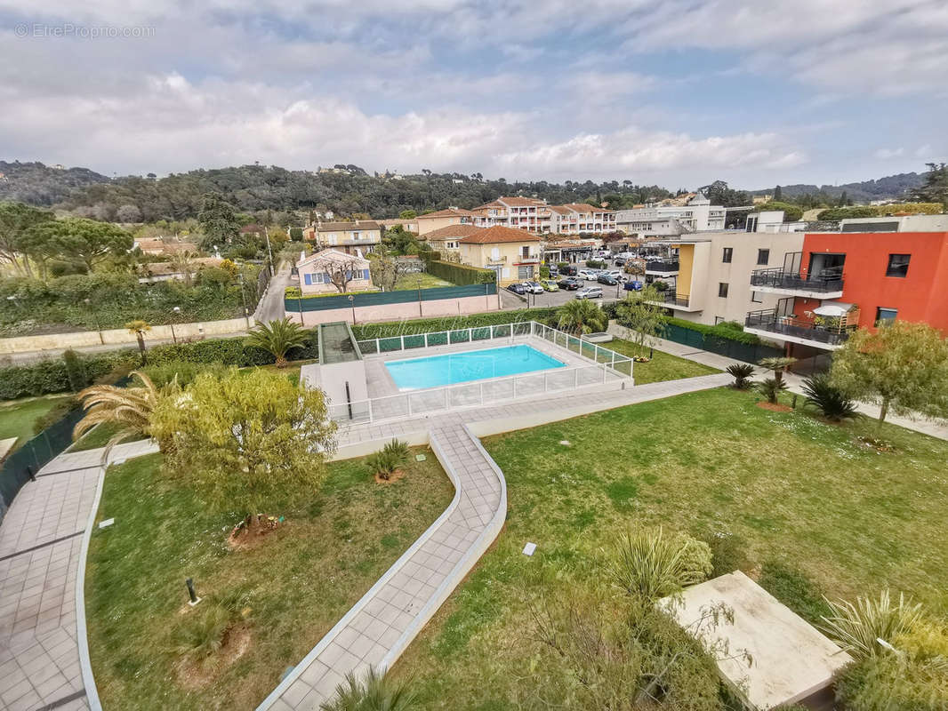 Appartement à LA ROQUETTE-SUR-SIAGNE