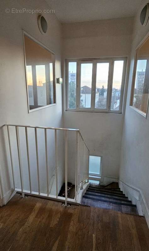 intérieur maison - Commerce à MONTREUIL