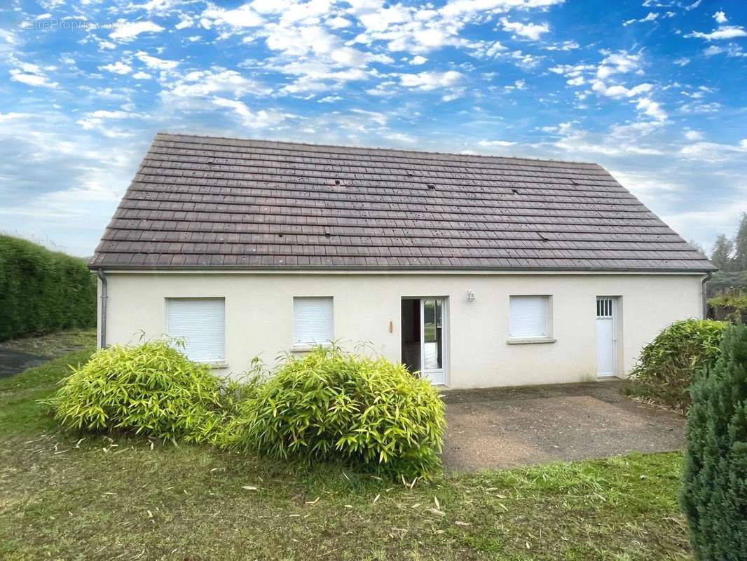 Arrière maison avec terrasse - Maison à SILLE-LE-PHILIPPE