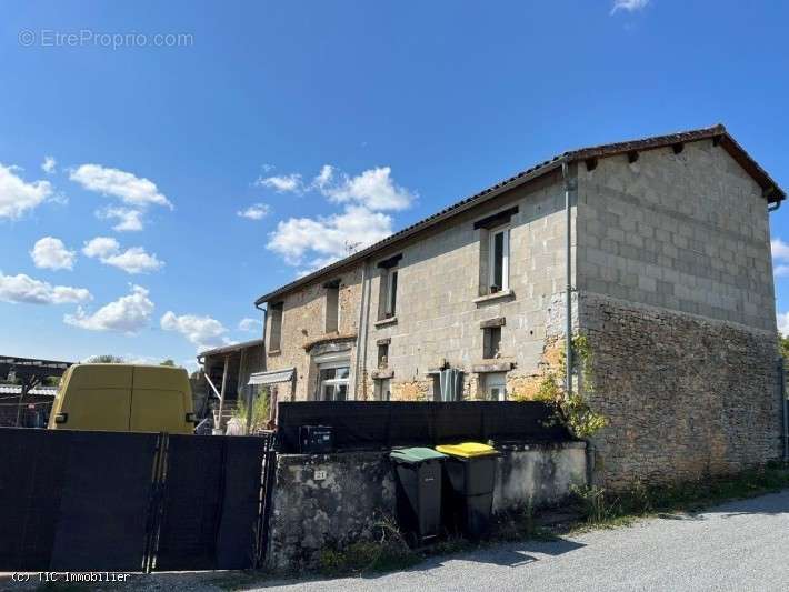 Maison à VERTEUIL-SUR-CHARENTE