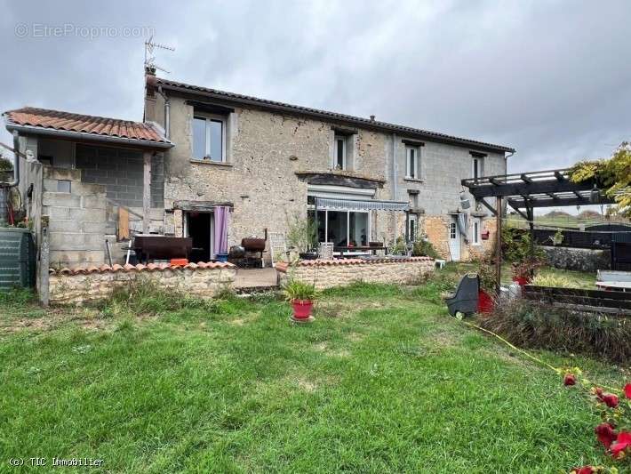 Maison à VERTEUIL-SUR-CHARENTE