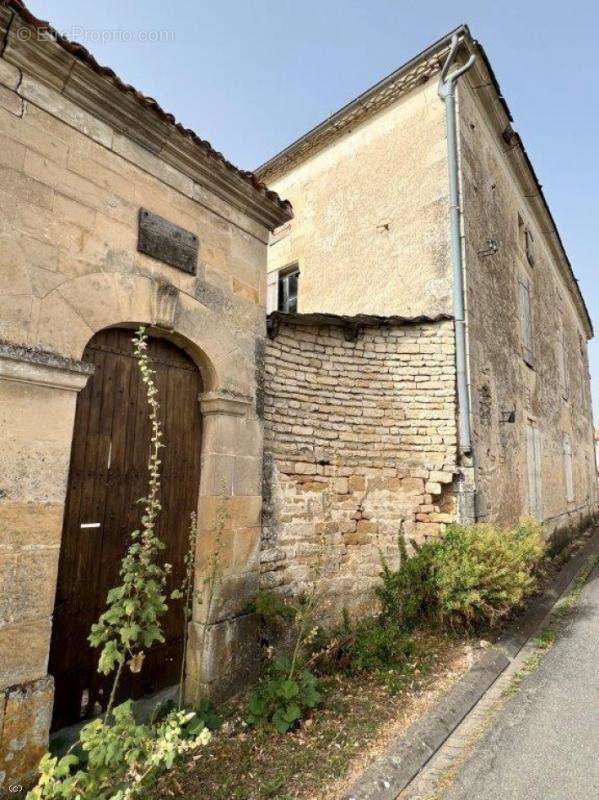 Maison à RUFFEC