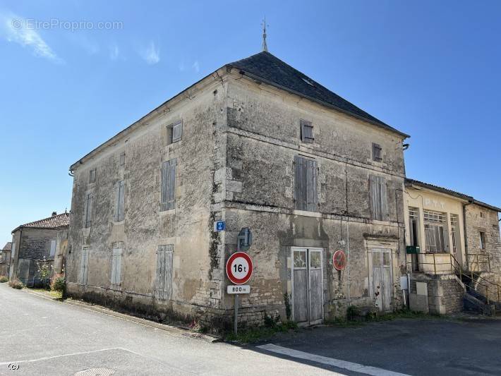 Maison à RUFFEC