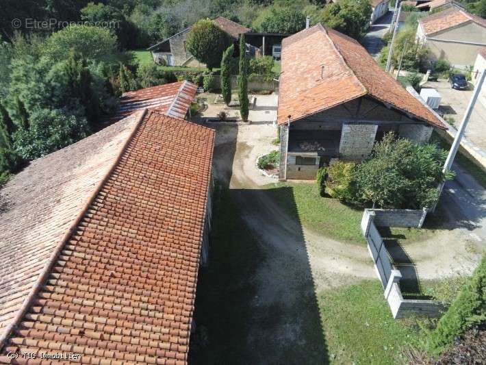 Maison à AUNAC