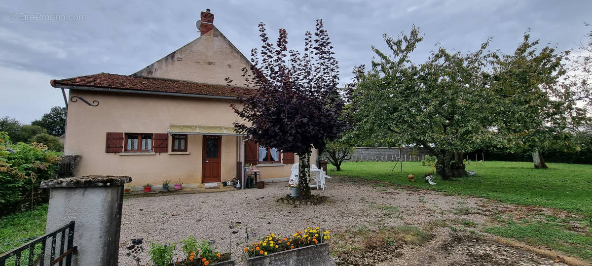 Maison à CHAMPLEMY