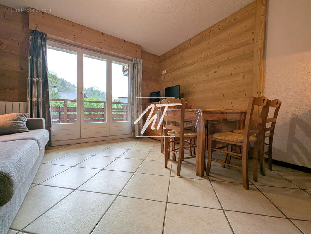 Appartement à MORILLON