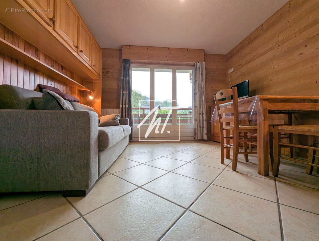 Appartement à MORILLON