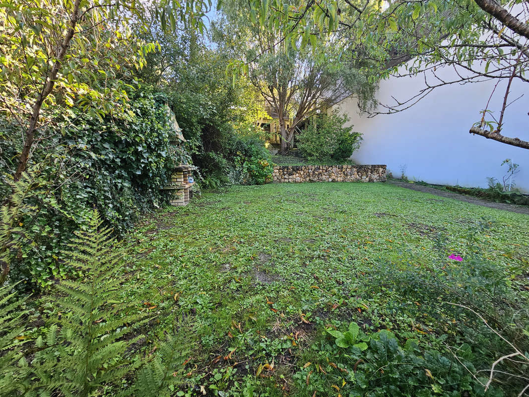 Terrain à SAINT-REMY-LES-CHEVREUSE