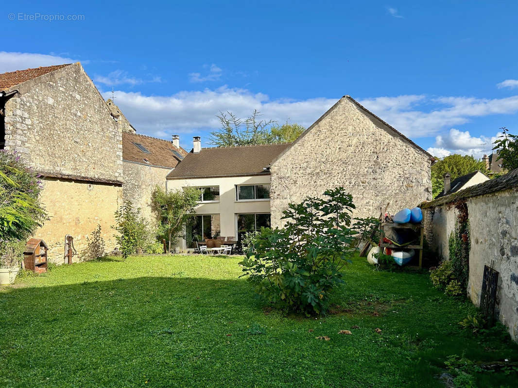 Maison à GREZ-SUR-LOING