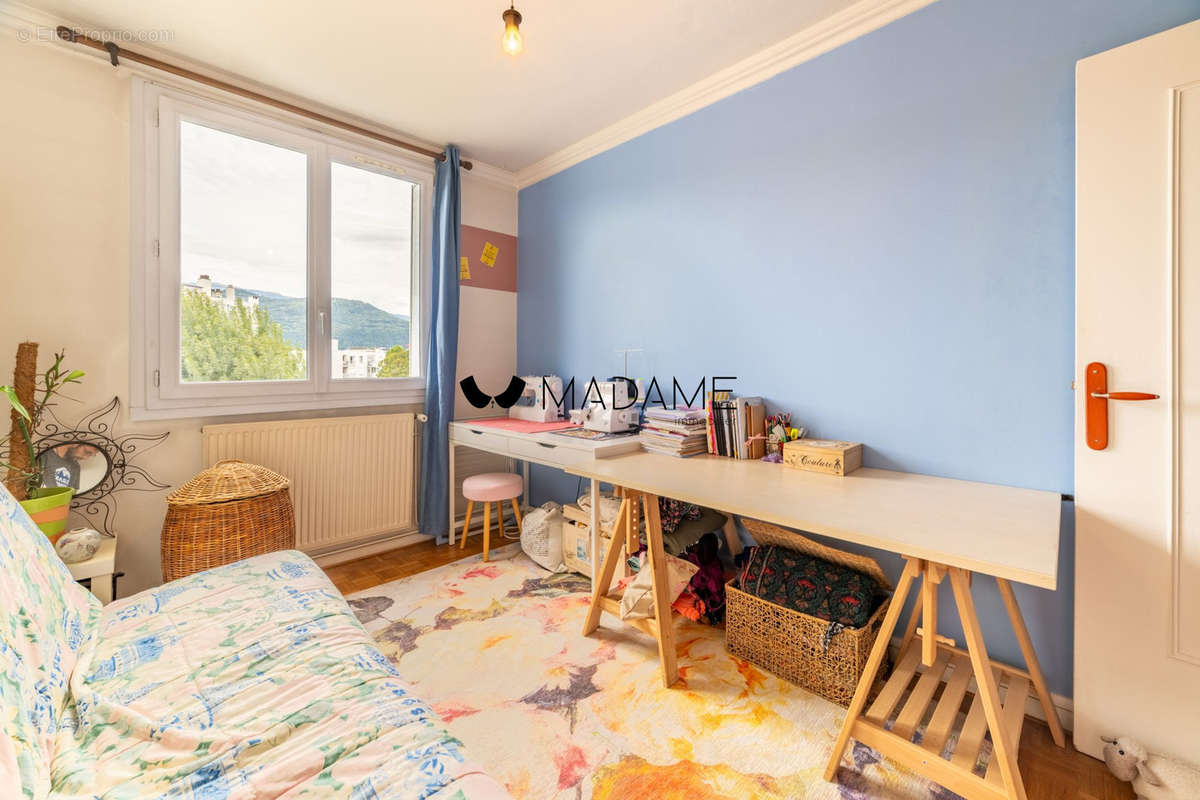 Chambre 2 #estimation #grenobleimmo #avendre #lumineux #T4 - Appartement à GRENOBLE