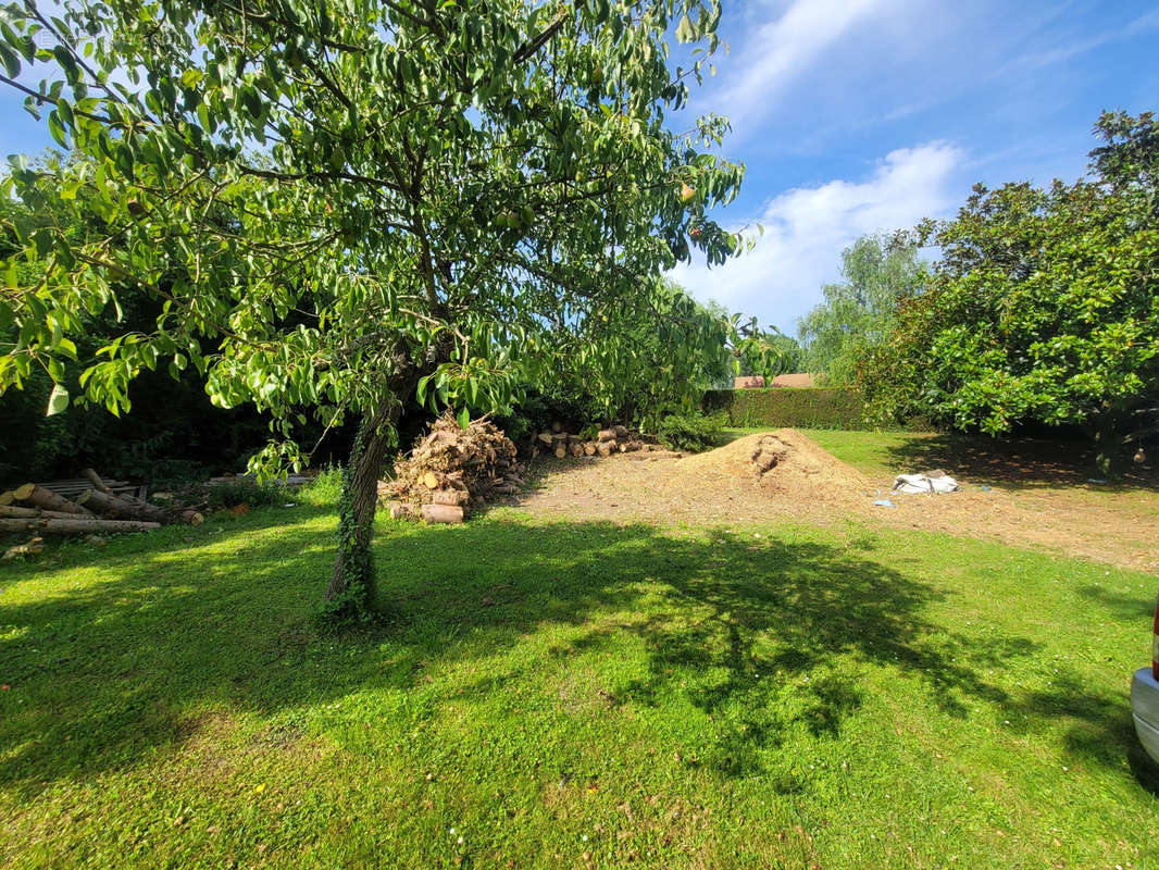 Terrain à CERNY