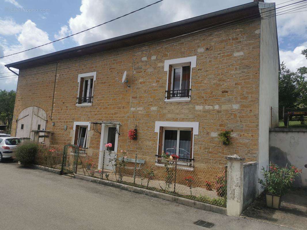 Maison à POLIGNY