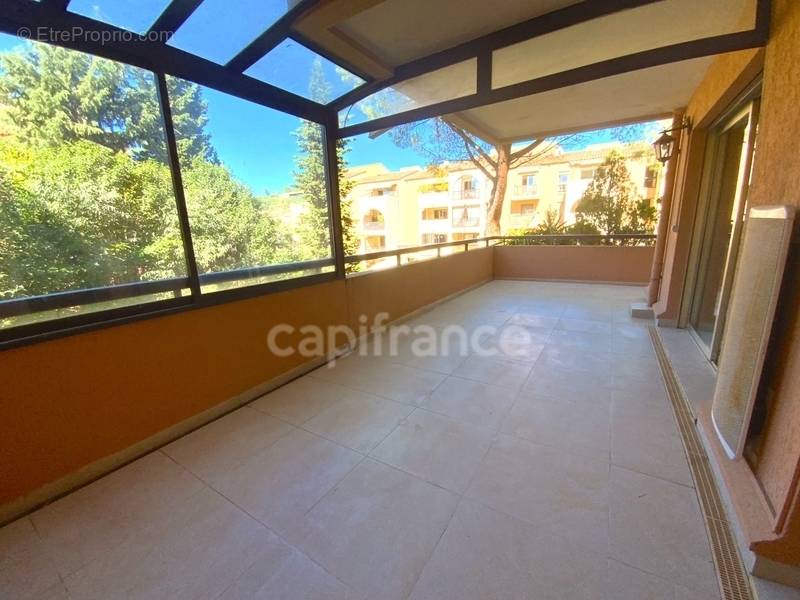 Appartement à MOUGINS