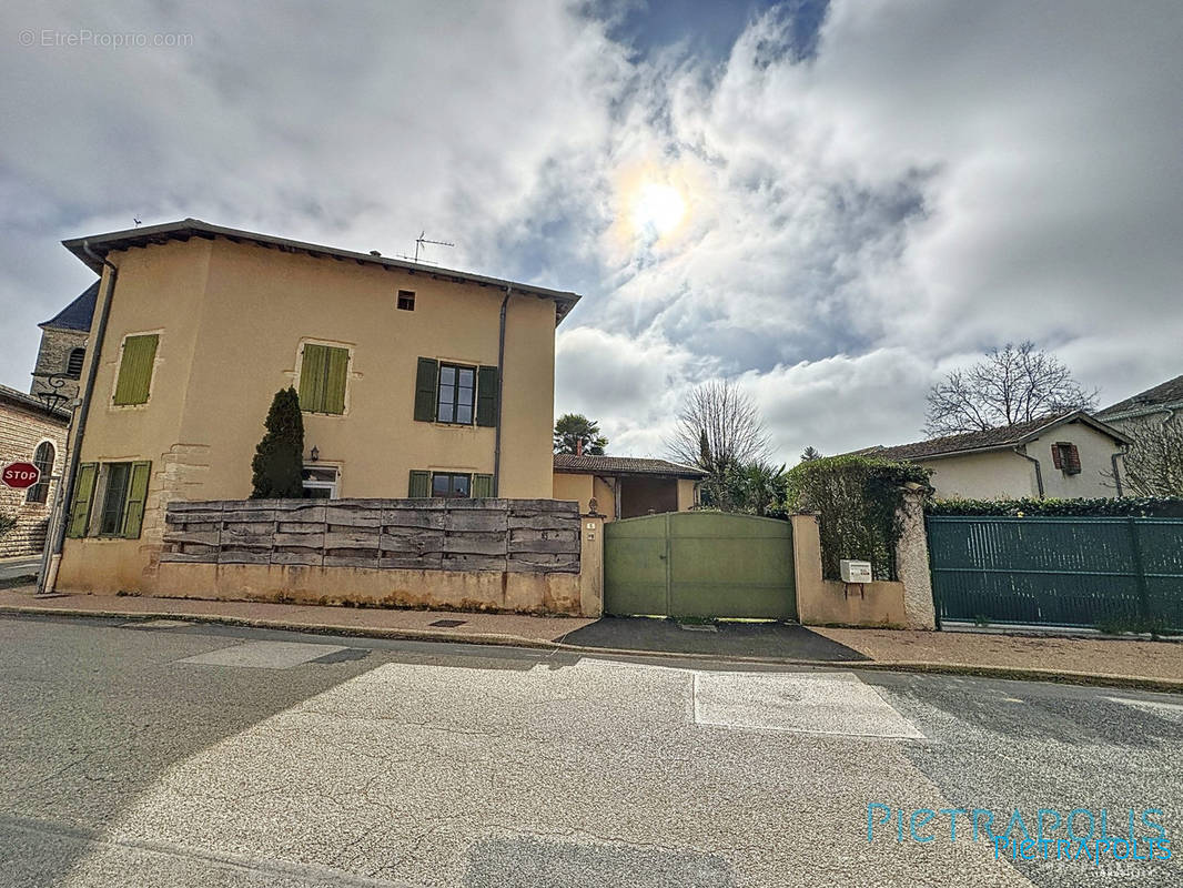 Maison à SAINT-ETIENNE-SUR-CHALARONNE