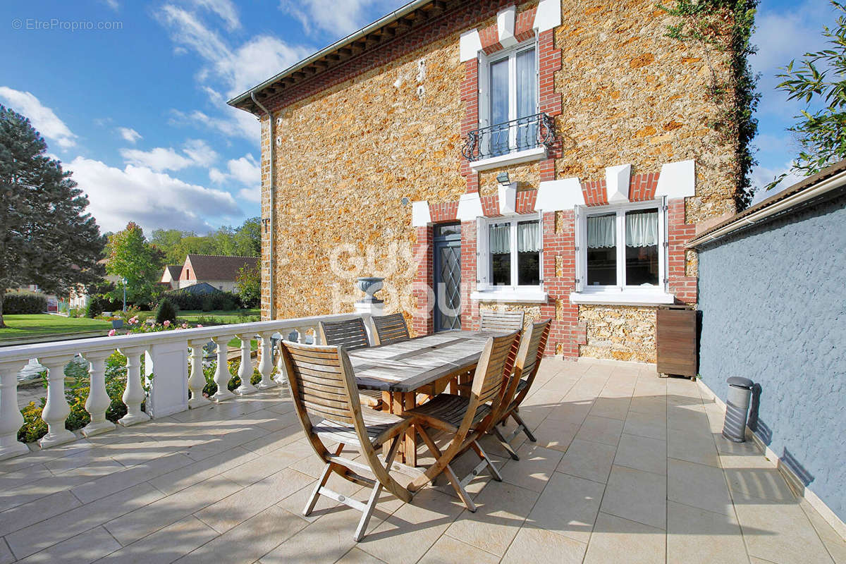 Maison à FONTENAY-TRESIGNY